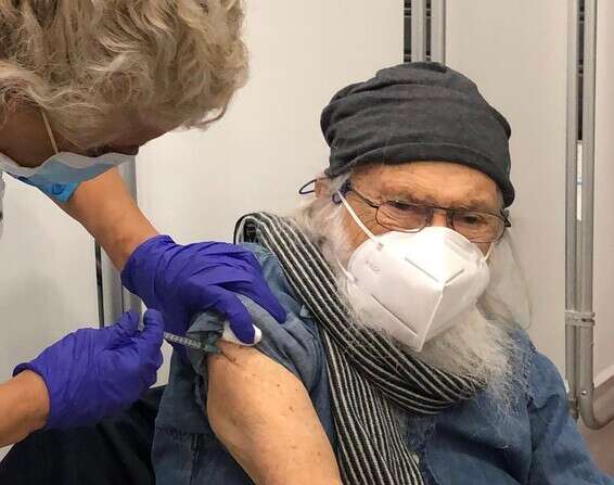 אגם מתחסן// צילום: יחצ